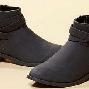 Women Size 6 Black Ankle BOOT Shoe with Knot Detail SALE